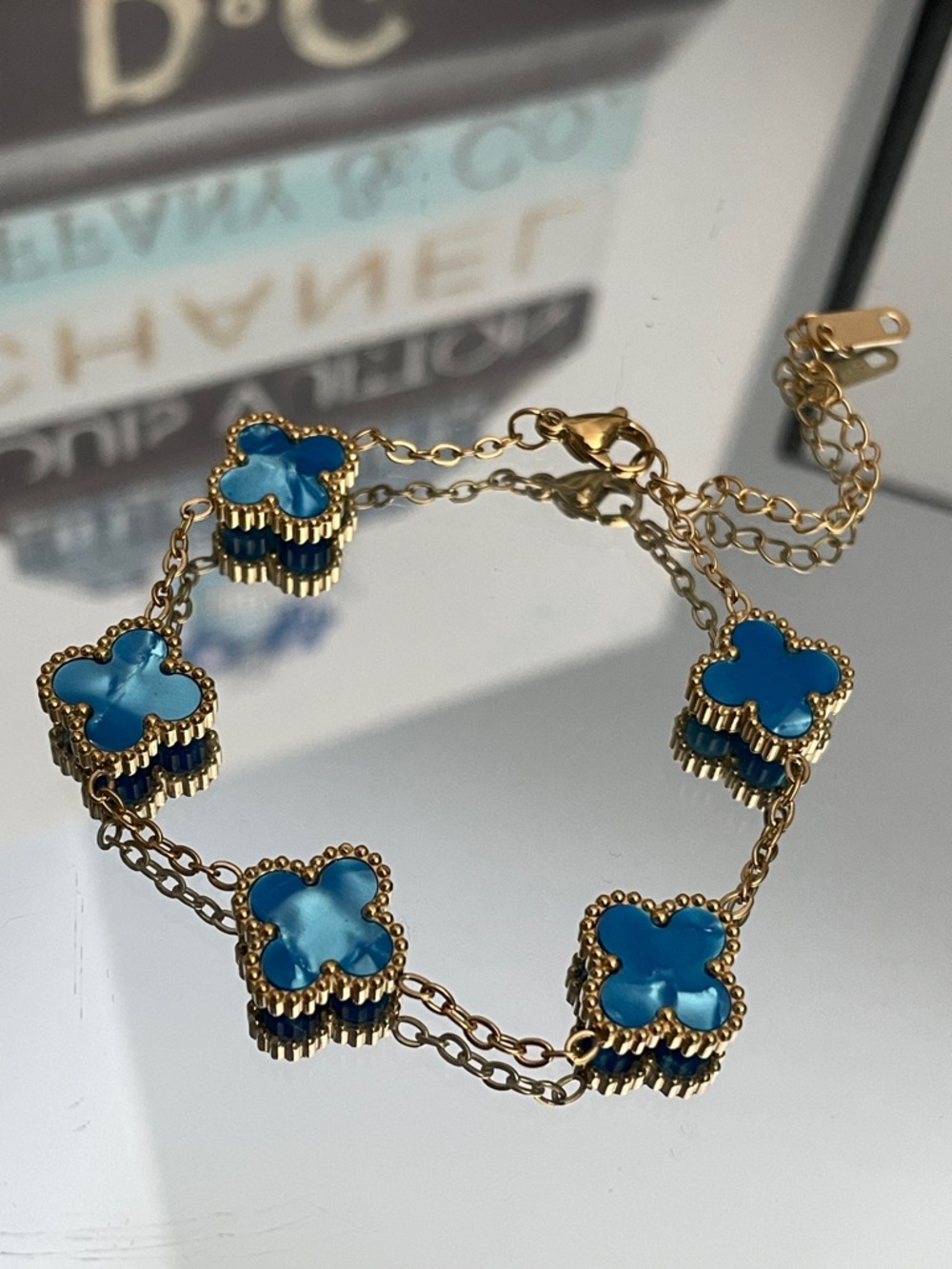 ✨Beautiful Blue Clover & Goldtone Dainty Bracelet ✨NEW